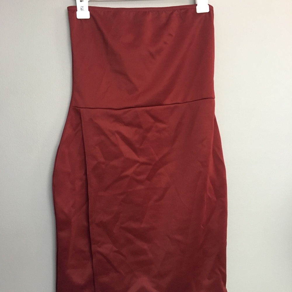 ✨sexy burgundy tube dress w/ thigh split!✨
